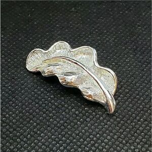 VINTAGE GERRY'S Silver-tone Leaf Pin Brooch Collectible Jewelry